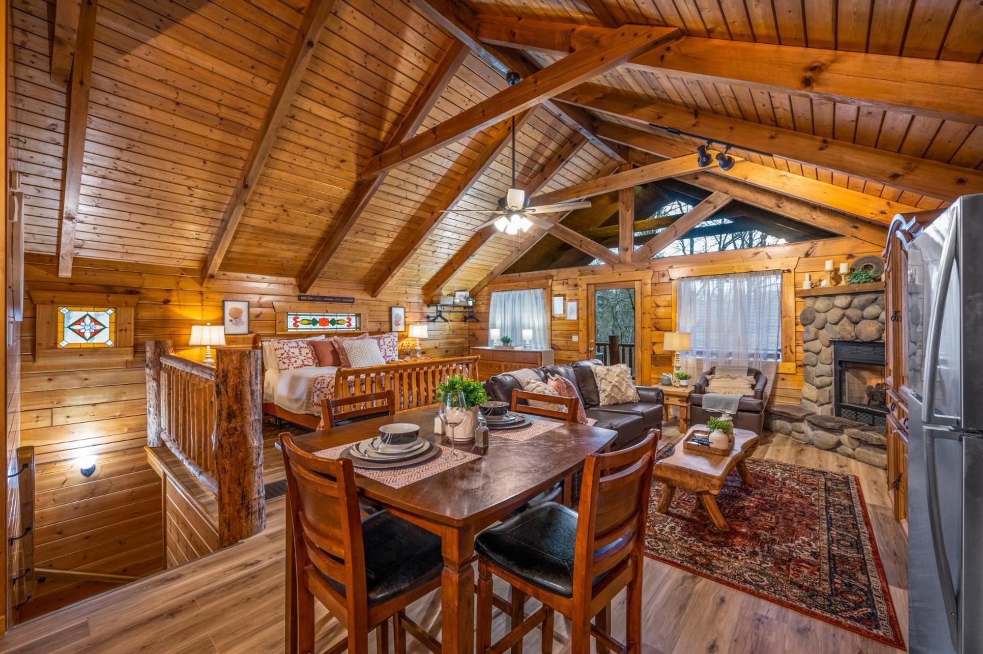 Log Cabin, Hot Tub, Fireplace, Pool Table & Views! Sevierville Exterior photo