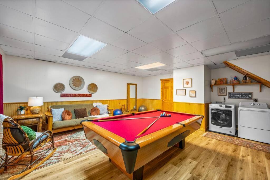 Log Cabin, Hot Tub, Fireplace, Pool Table & Views! Sevierville Exterior photo