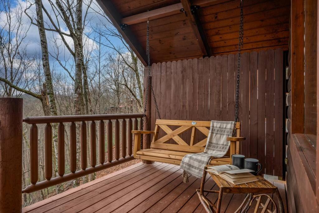 Log Cabin, Hot Tub, Fireplace, Pool Table & Views! Sevierville Exterior photo