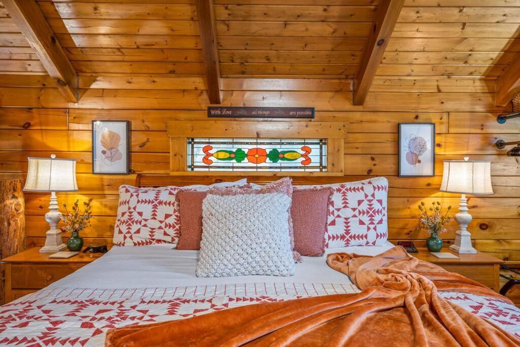 Log Cabin, Hot Tub, Fireplace, Pool Table & Views! Sevierville Exterior photo
